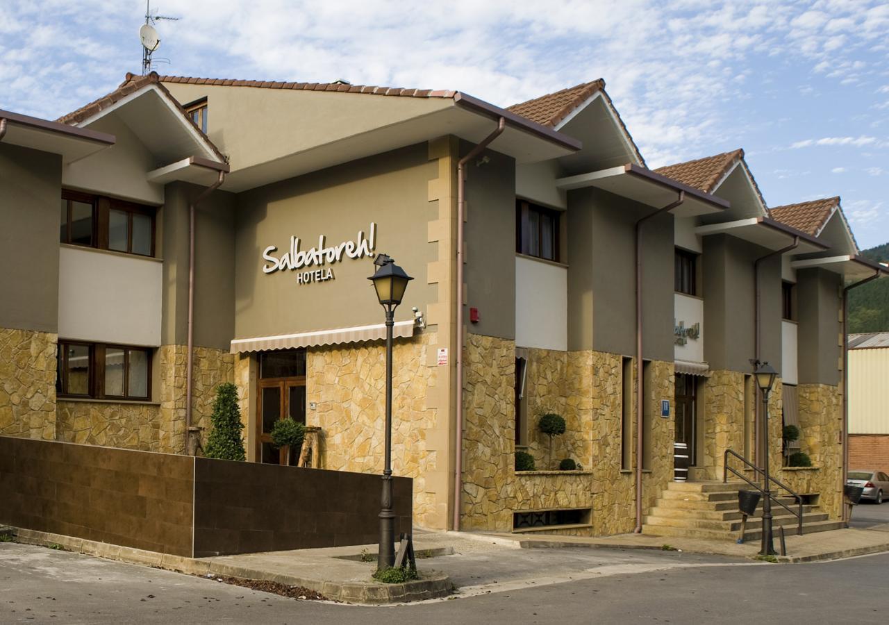 Hotel Salbatoreh Беасаин Екстериор снимка